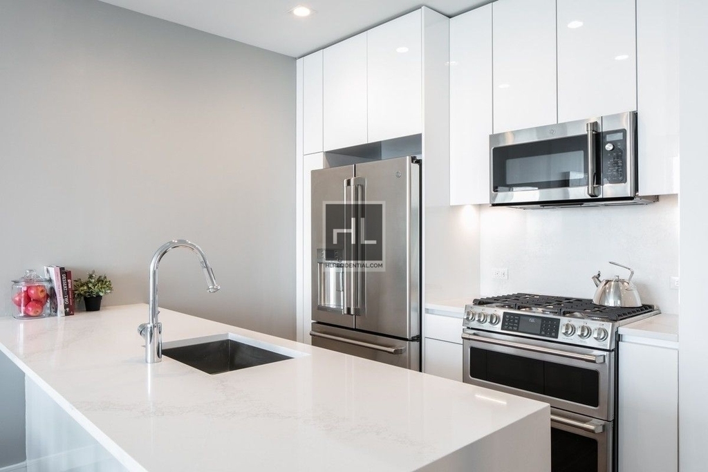 West 36th Street - Photo 3