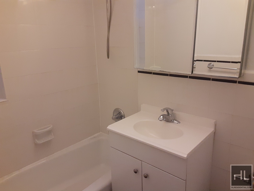 East 58 Street - Photo 3