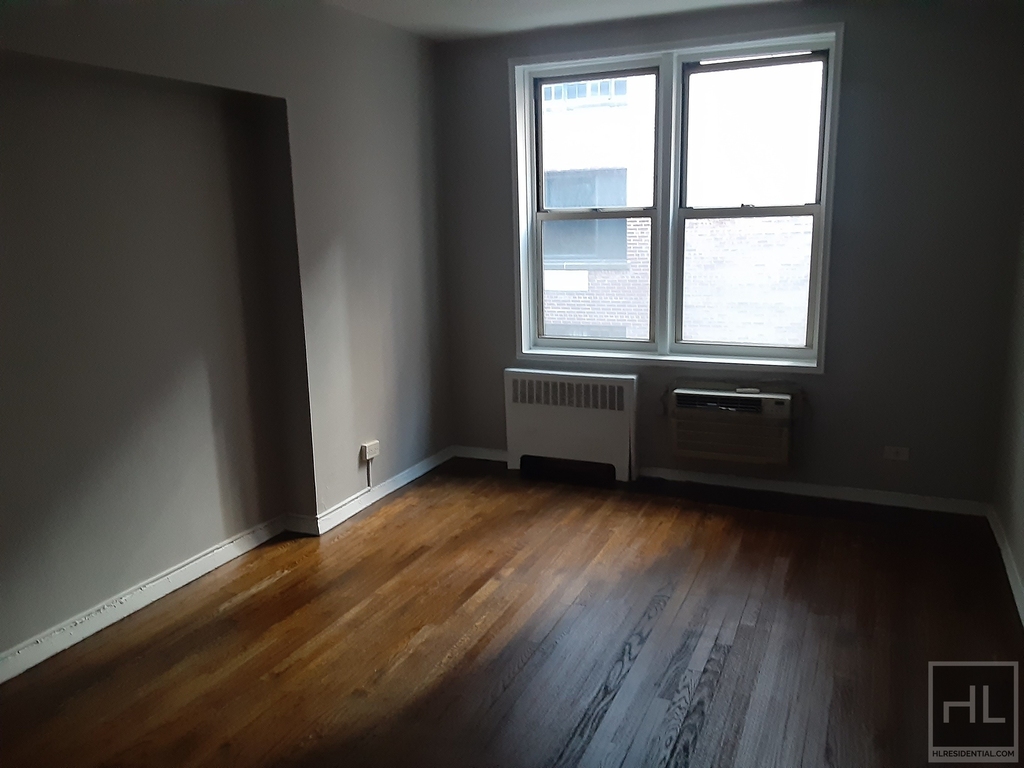 East 58 Street - Photo 2