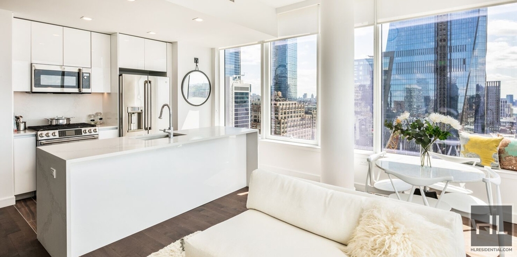 West 36th Street - Photo 1