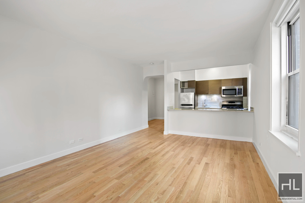 West 18th Street - Photo 0