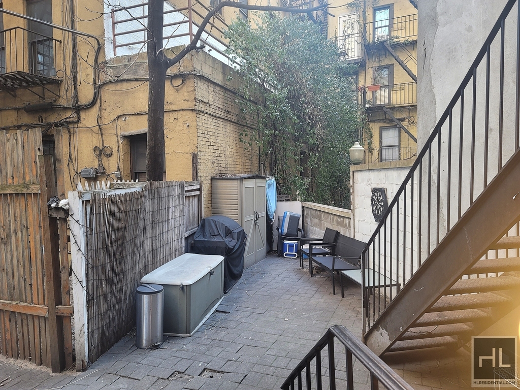 East 13th Street - Photo 4