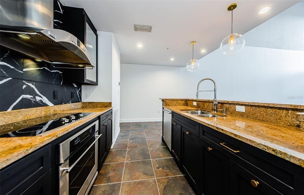 1002 Channelside Drive - Photo 7
