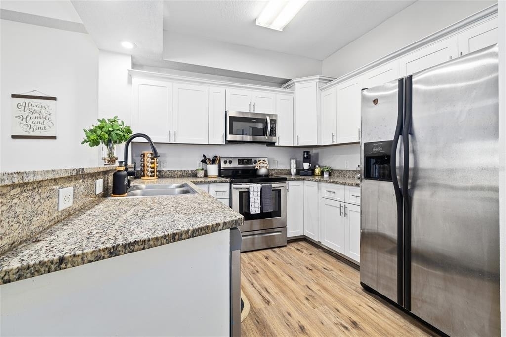 9415 Citrus Glen Place - Photo 8