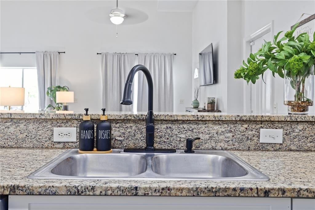 9415 Citrus Glen Place - Photo 11