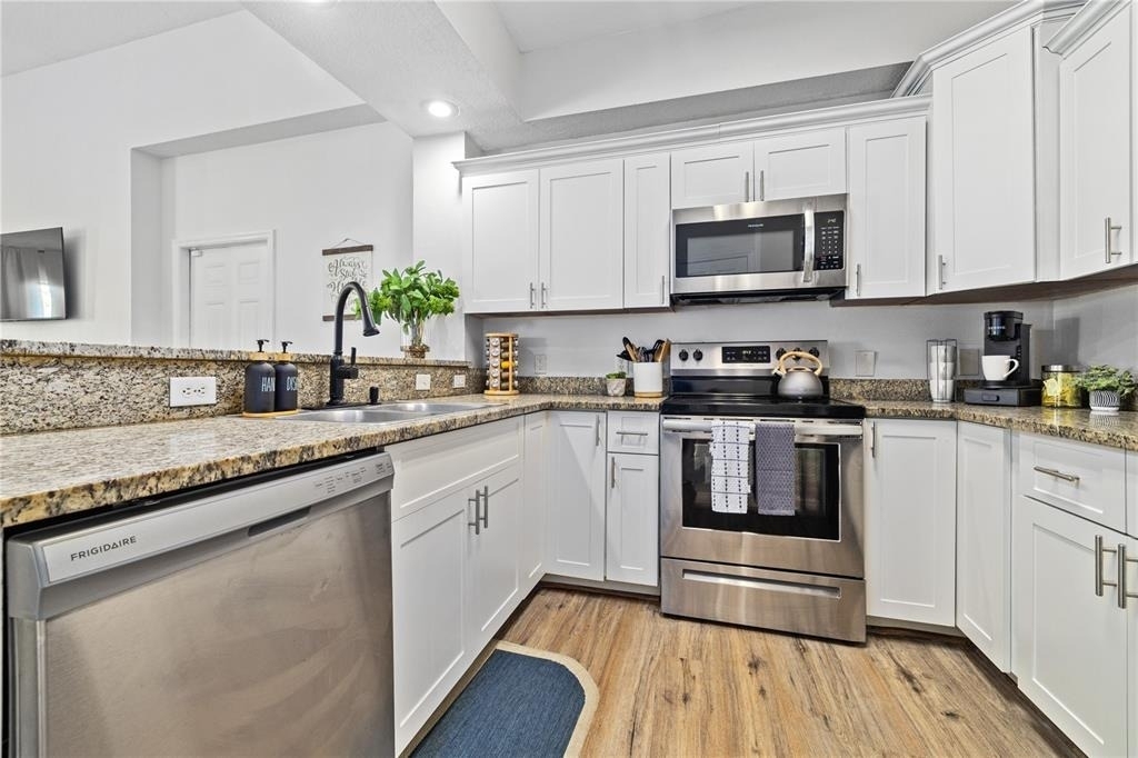 9415 Citrus Glen Place - Photo 9