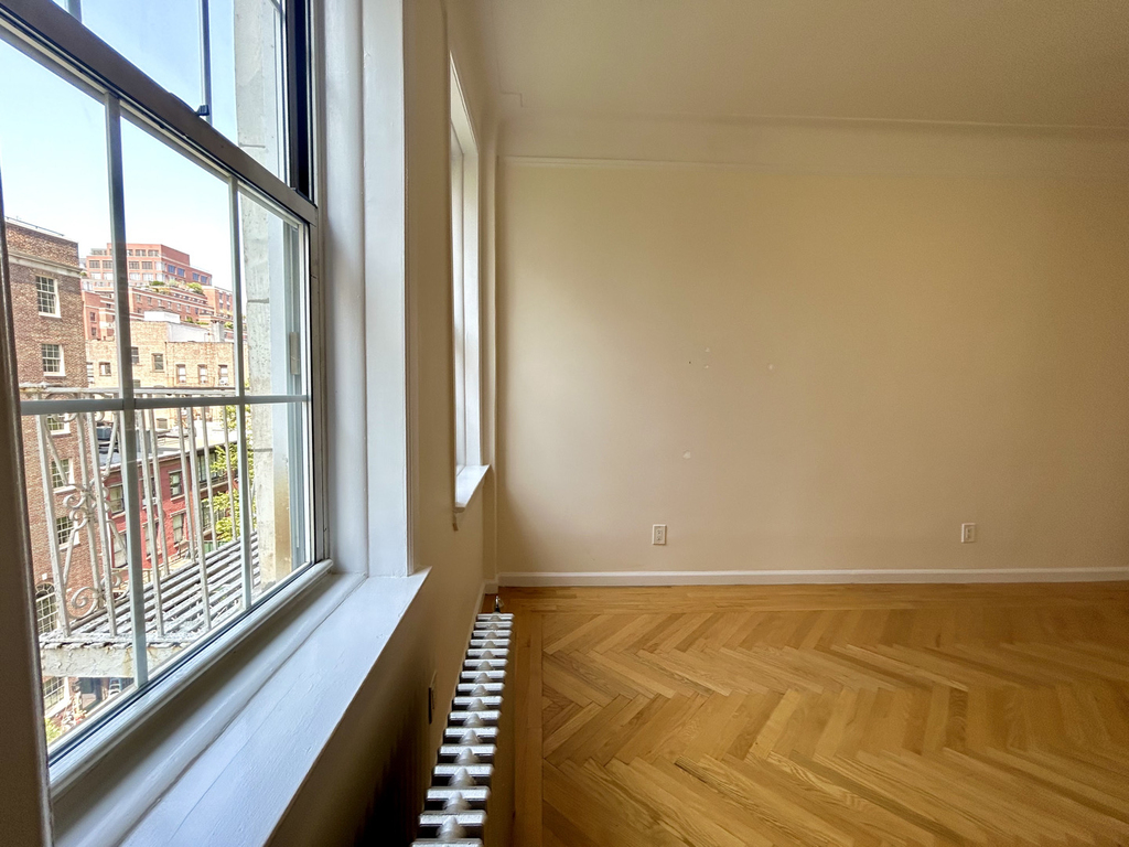 West 13th Street - Photo 8