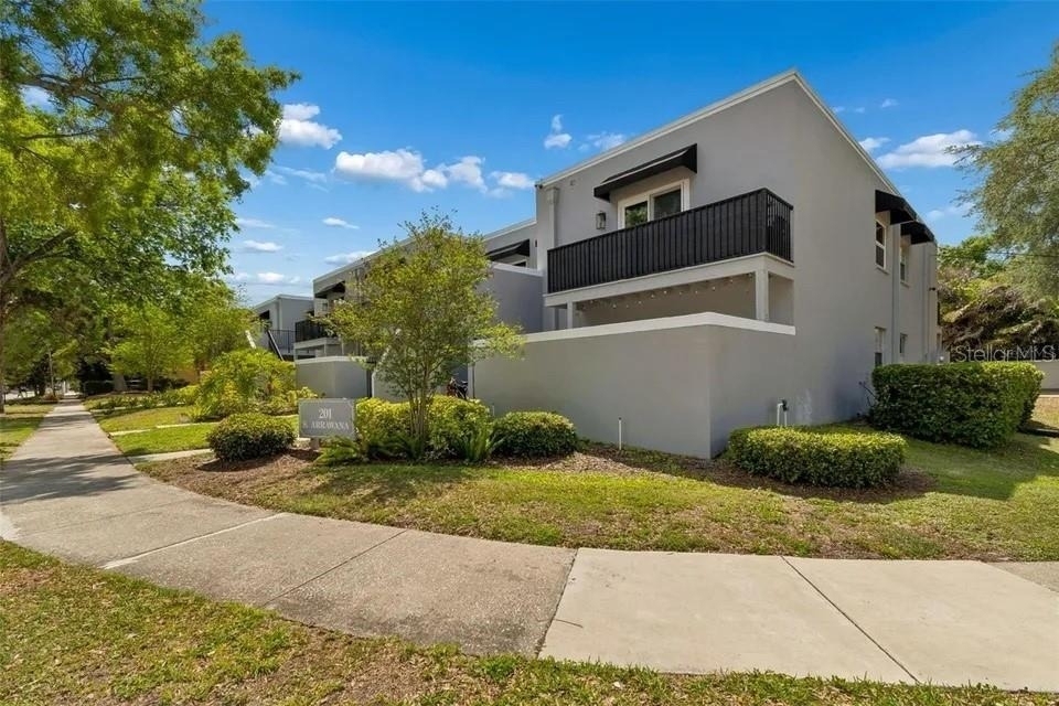 201 S Arrawana Avenue - Photo 0