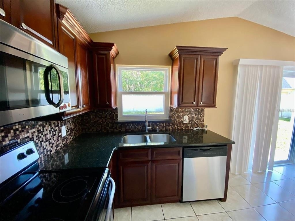 880 Nelson Drive - Photo 5