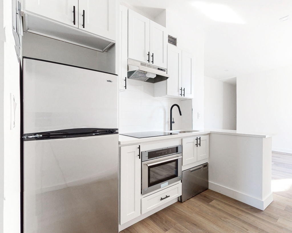 2785 Broadway - Photo 2