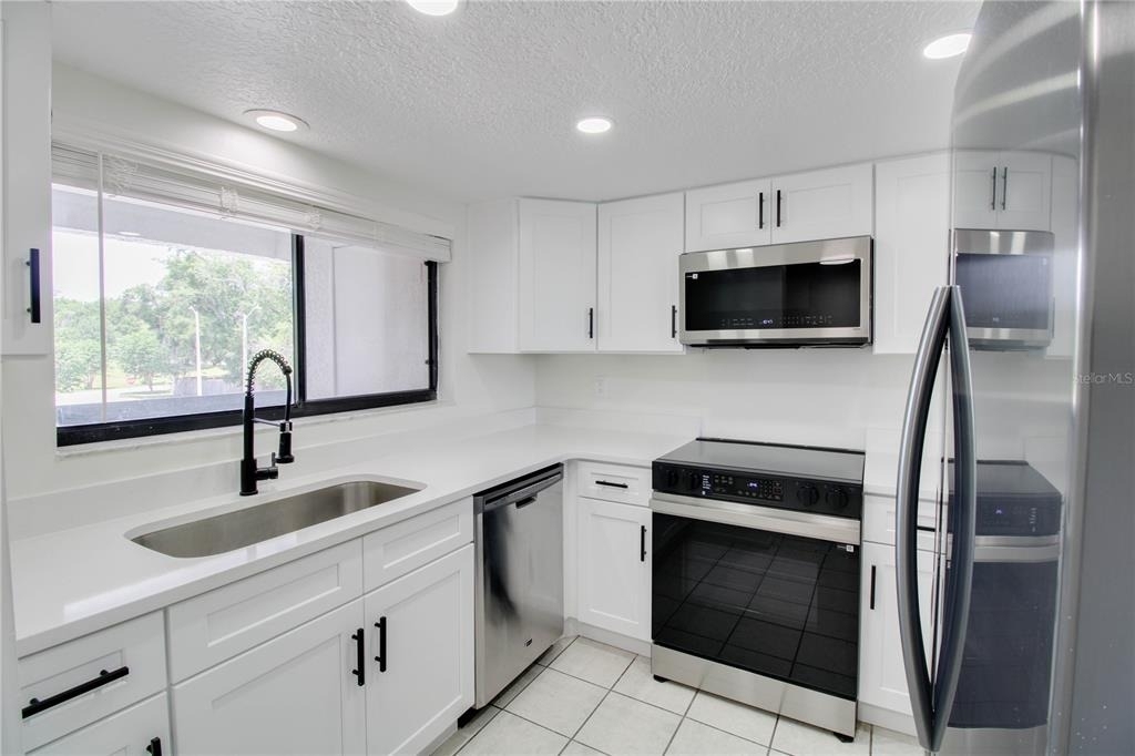 1064 Lotus Parkway - Photo 3