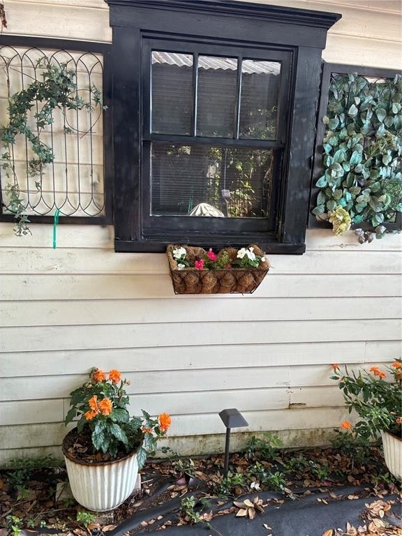 407 N Shine Avenue - Photo 2
