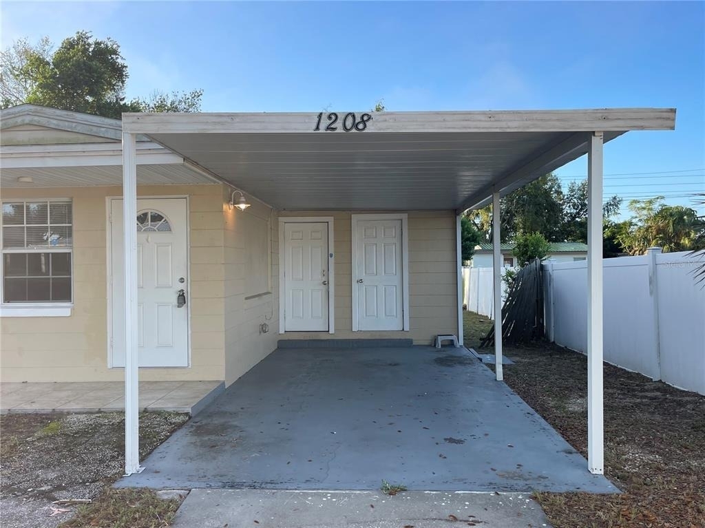 1208 Carlton Avenue - Photo 2