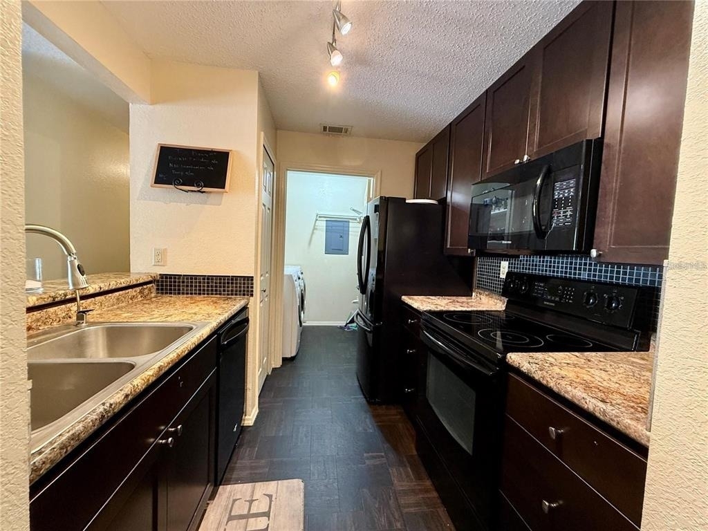 3705 Sw 27th Street - Photo 2