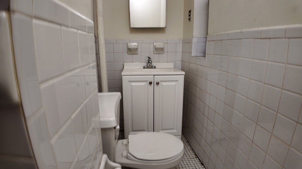 East 14th Street - Photo 4
