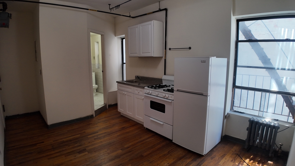 East 14th Street - Photo 1