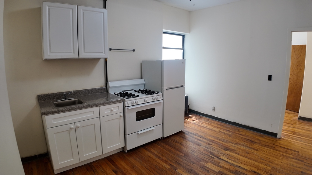 East 14th Street - Photo 0