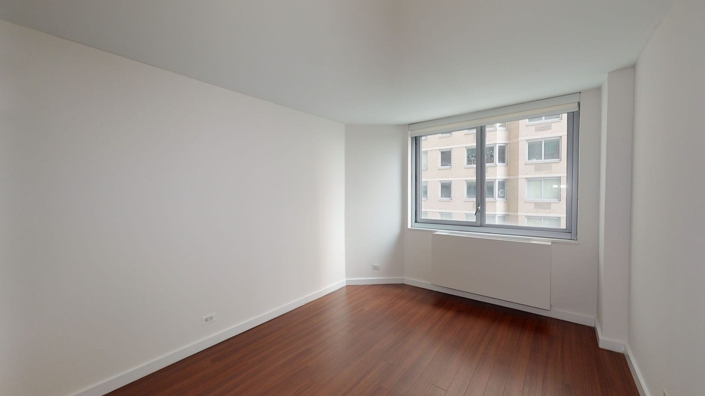 401 E 34th St - Photo 3