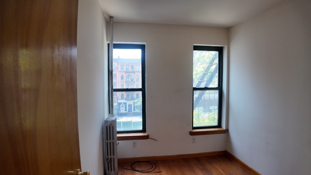 East 14th Street - Photo 4