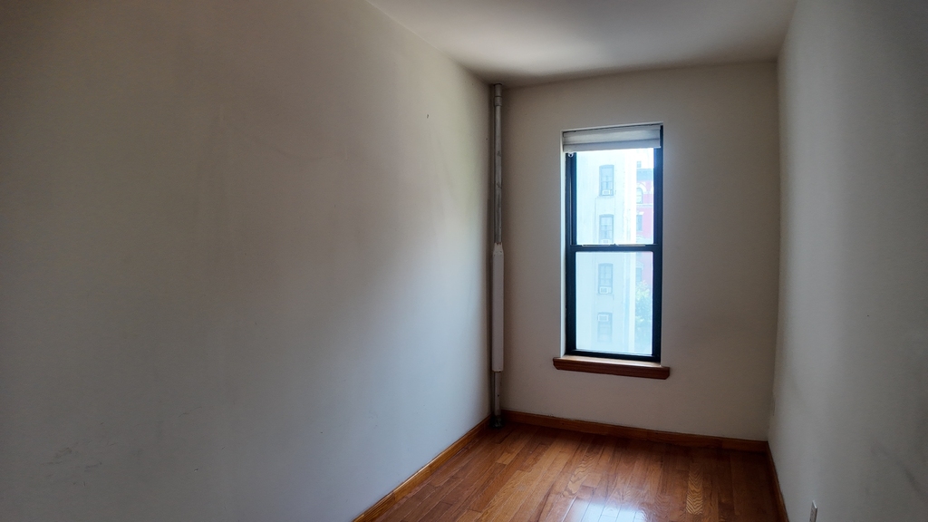 East 14th Street - Photo 5