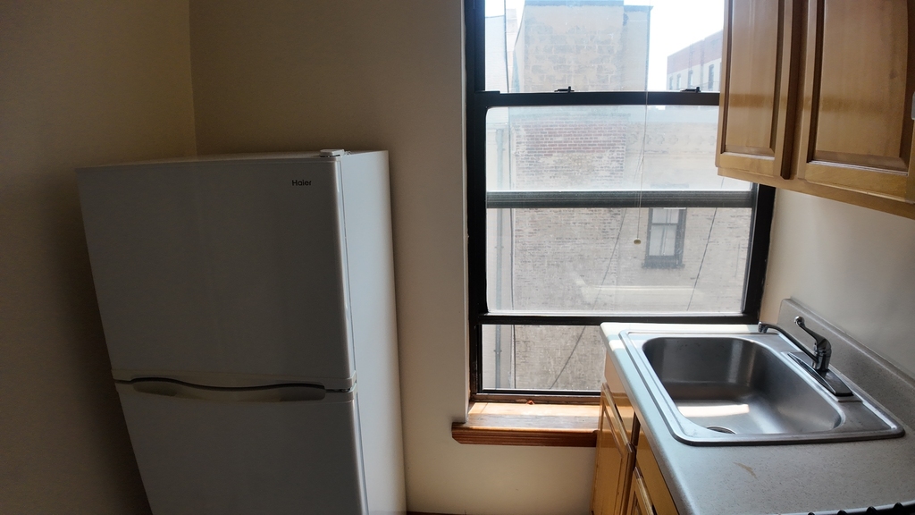 East 14th Street - Photo 2
