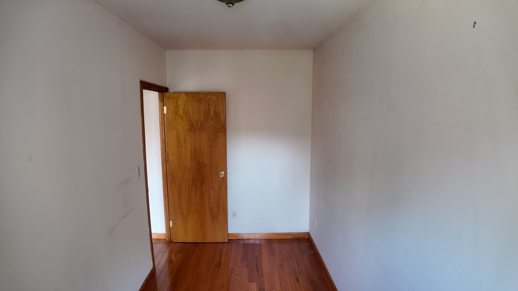East 14th Street - Photo 6