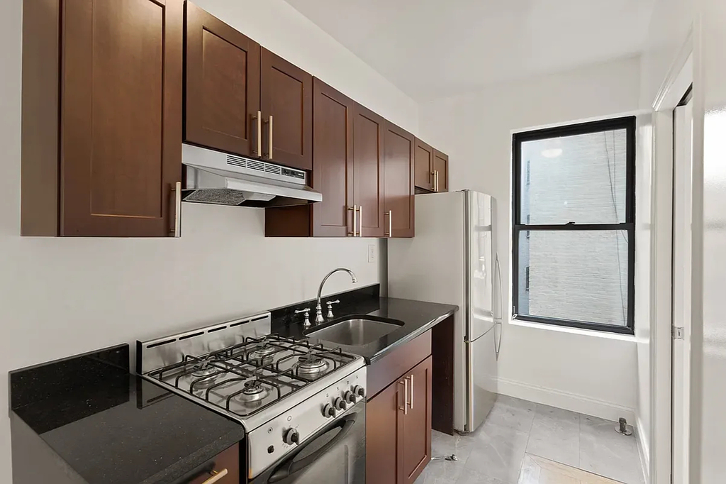 201 West 11th Street - Photo 5