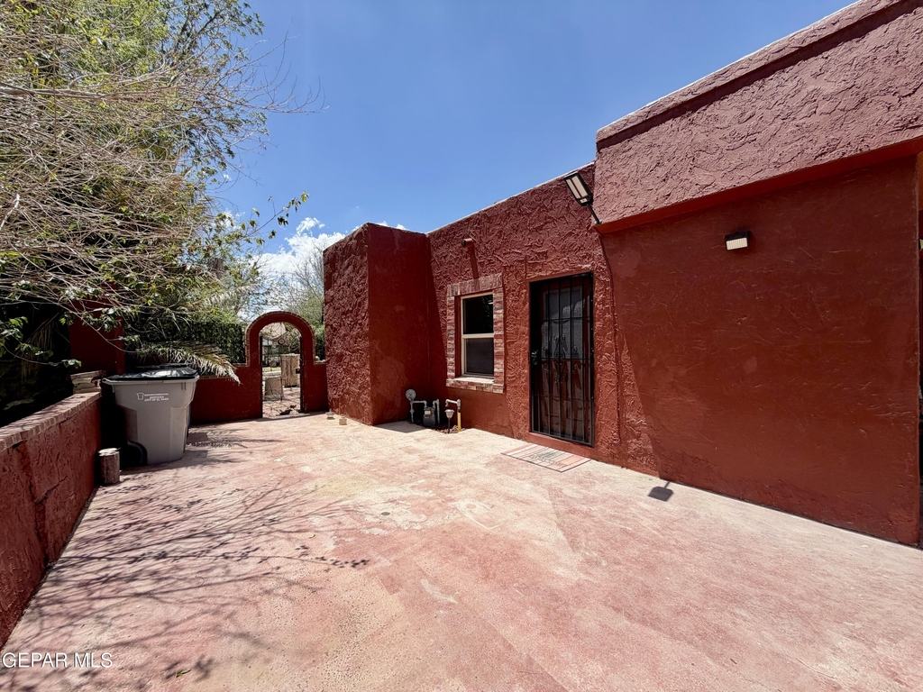 7404 Franklin Drive - Photo 0