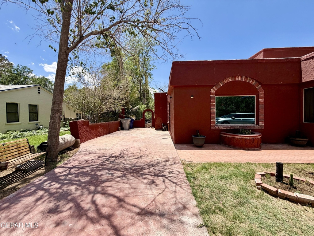 7404 Franklin Drive - Photo 2