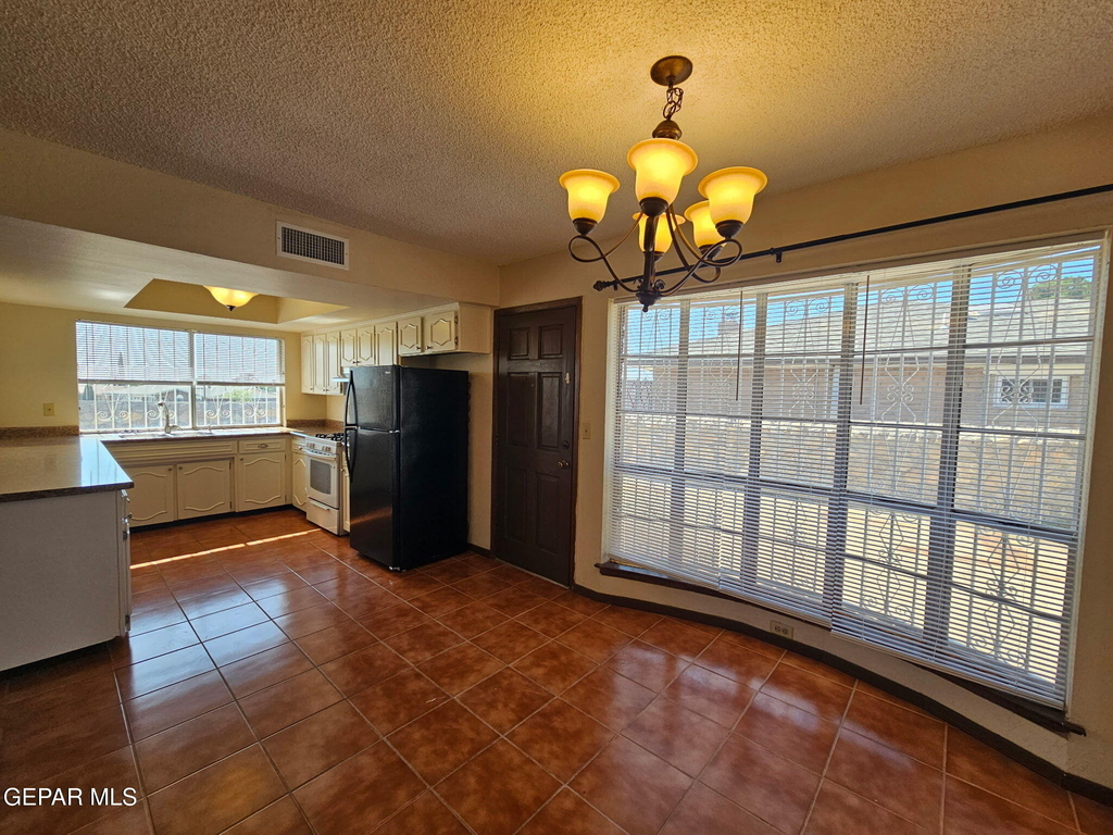 10604 Pleasant Hills Drive - Photo 5
