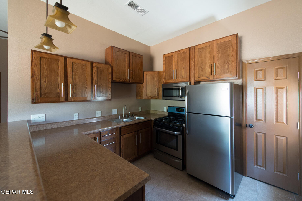 326 Coates Drive - Photo 2