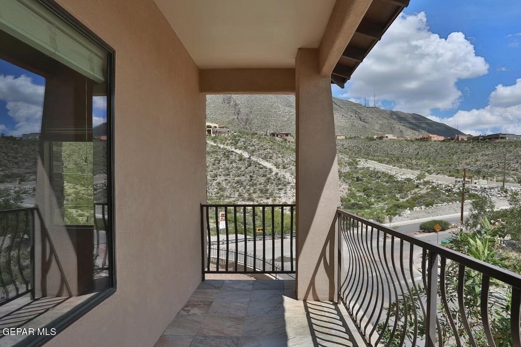 5501 N Stanton Street - Photo 2