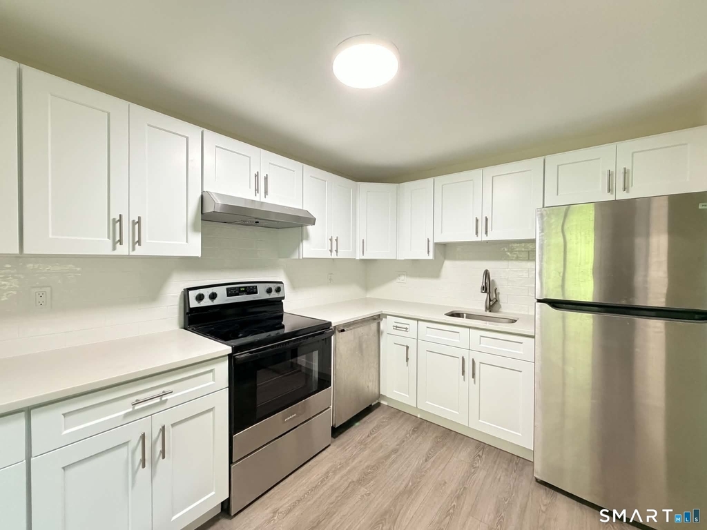 7 Padanaram Road - Photo 3