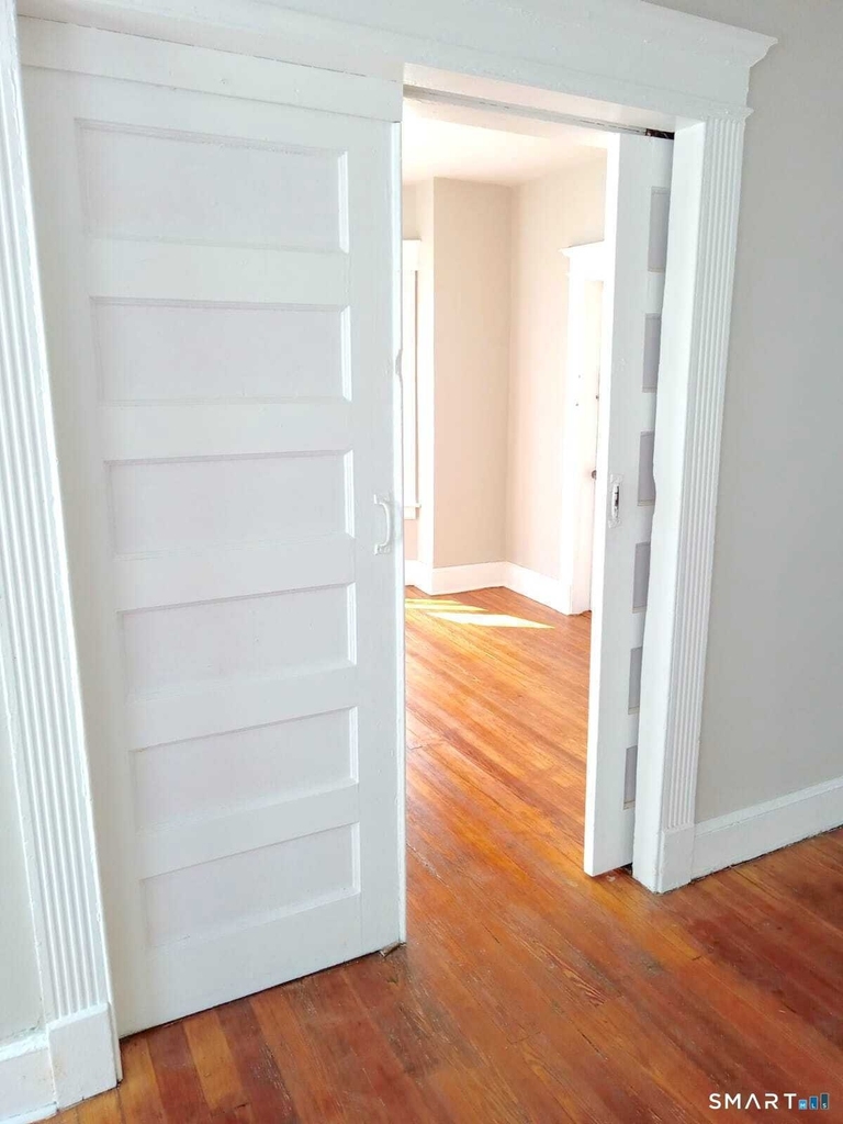 121 Lounsbury Street - Photo 5