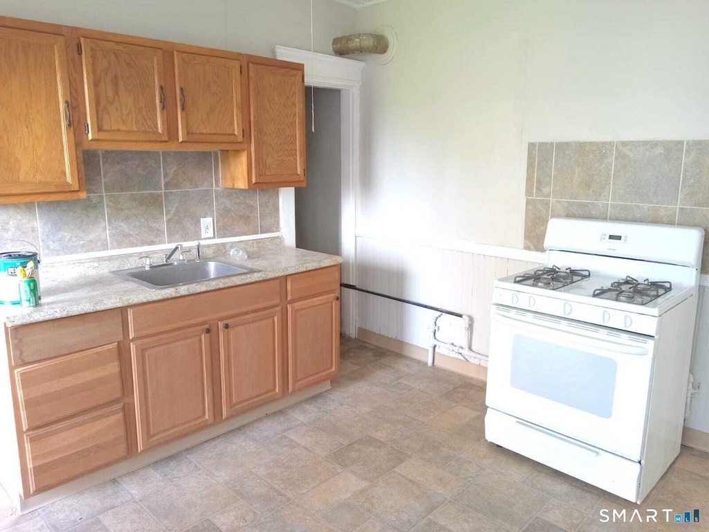 121 Lounsbury Street - Photo 1
