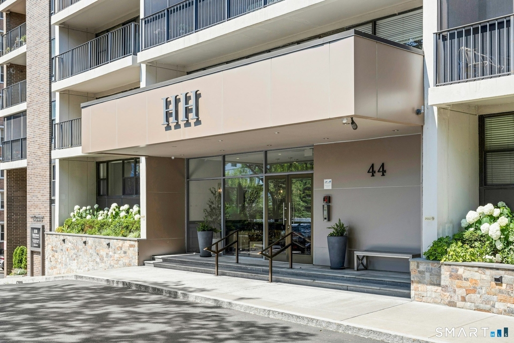 44 Strawberry Hill Avenue - Photo 0