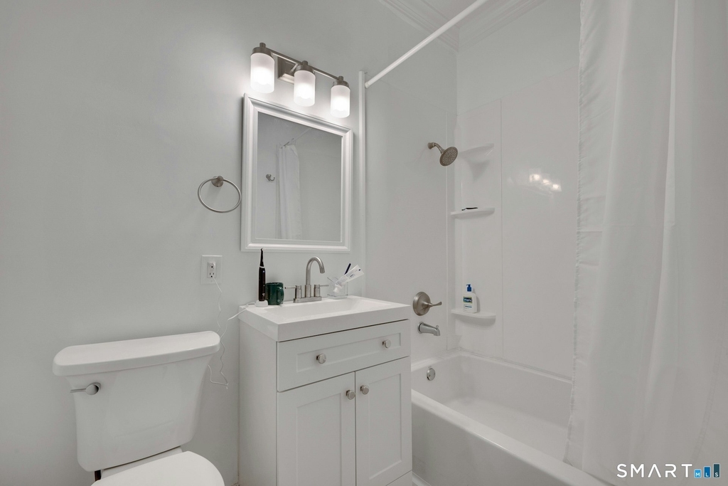 44 Strawberry Hill Avenue - Photo 13