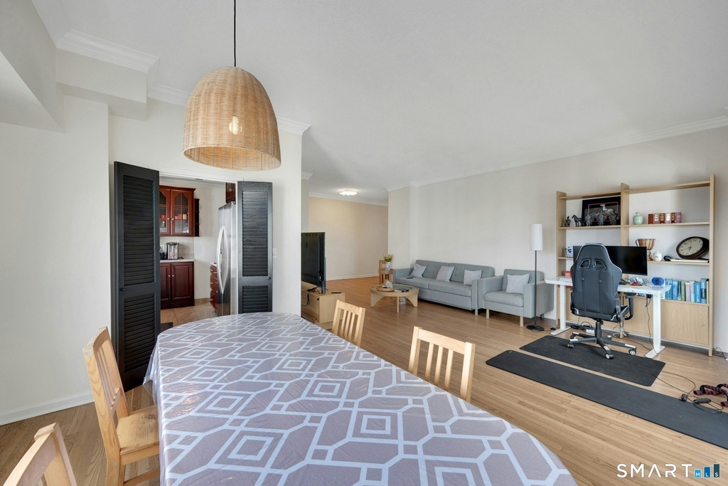 44 Strawberry Hill Avenue - Photo 6