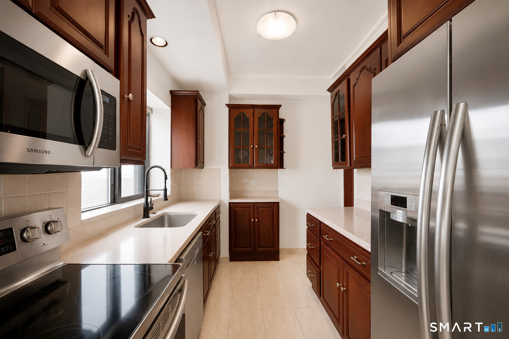 44 Strawberry Hill Avenue - Photo 9