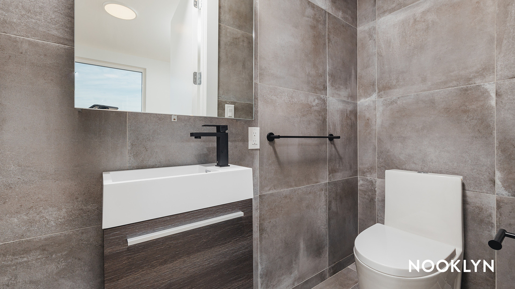 1499 Bedford Ave - Photo 4