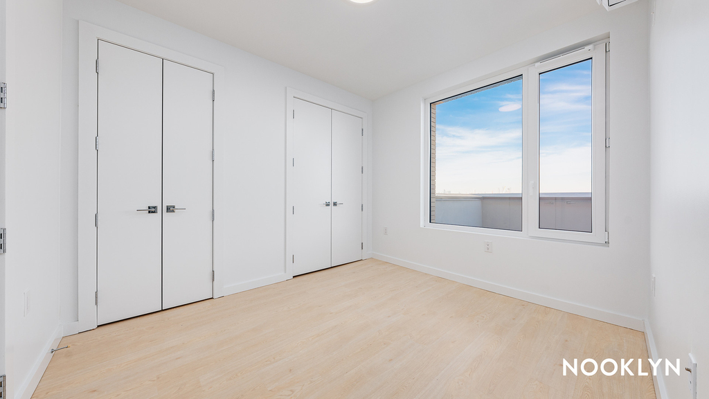 1499 Bedford Ave - Photo 3