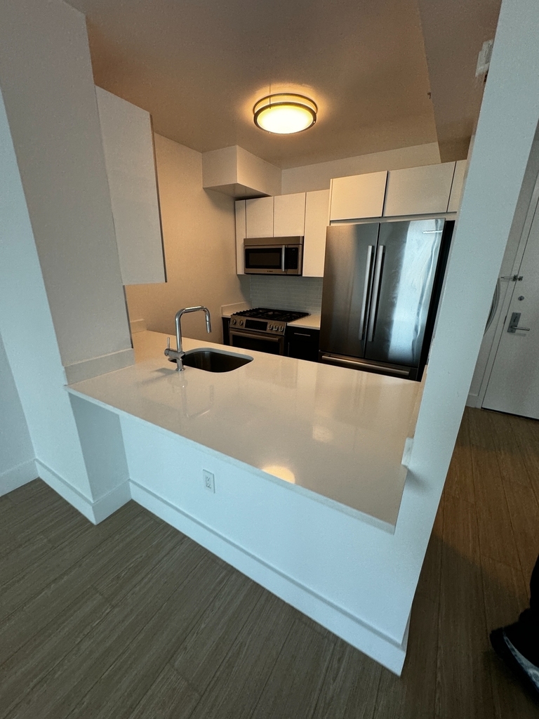 Center Boulevard - Photo 1