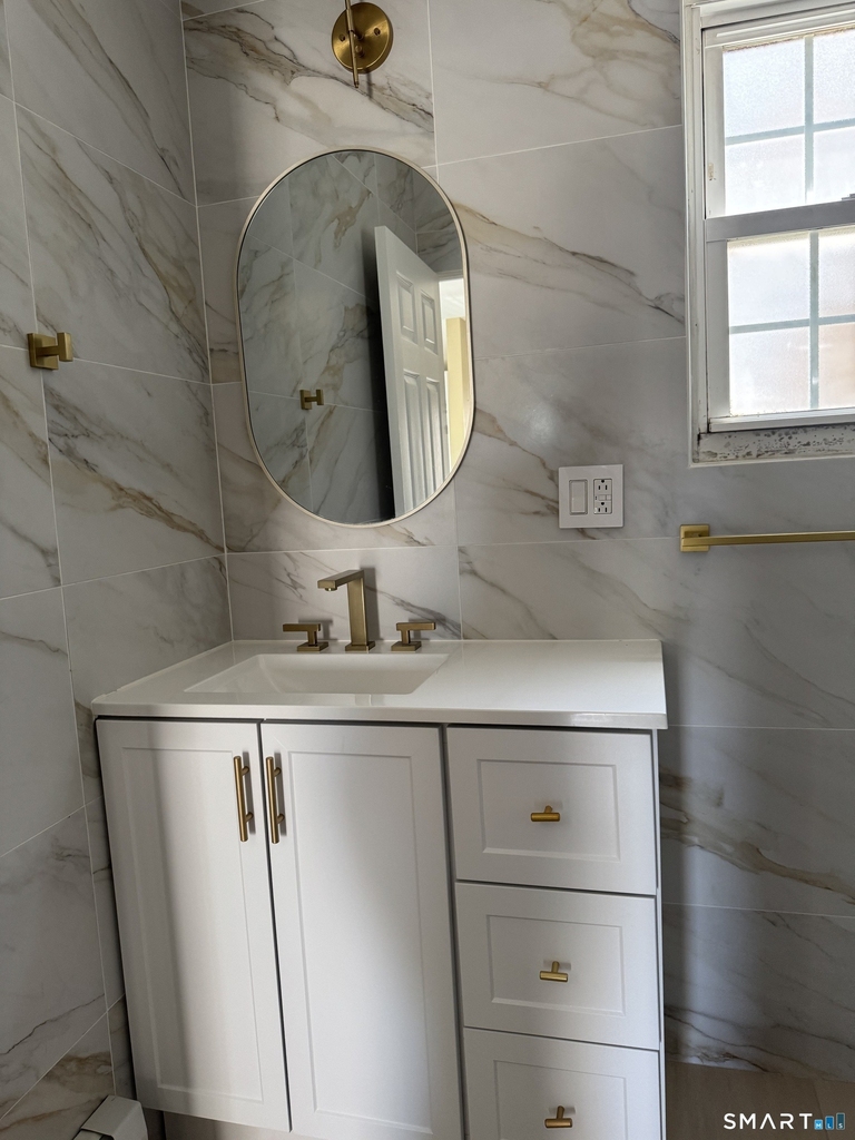 156 Wolcott Street - Photo 3