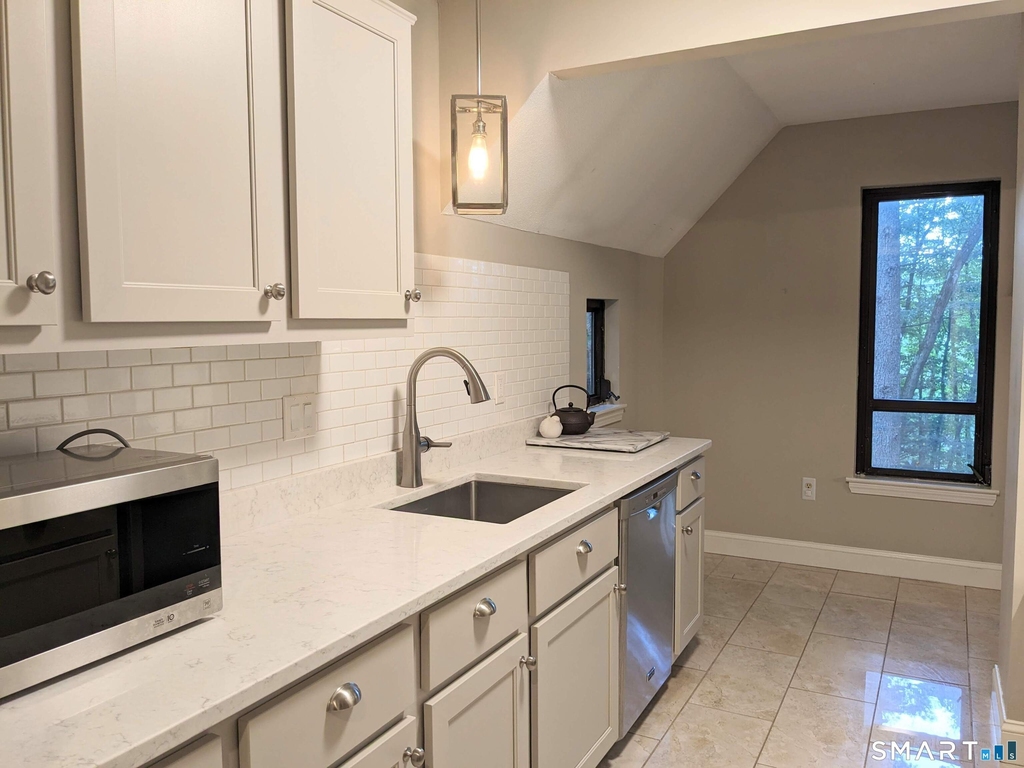 44 Great Meadow Lane - Photo 0