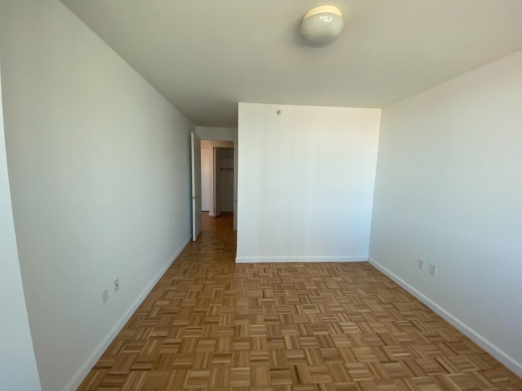 Center Boulevard - Photo 7