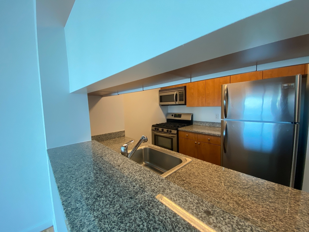 Center Boulevard - Photo 3