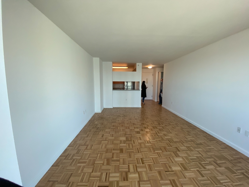 Center Boulevard - Photo 2