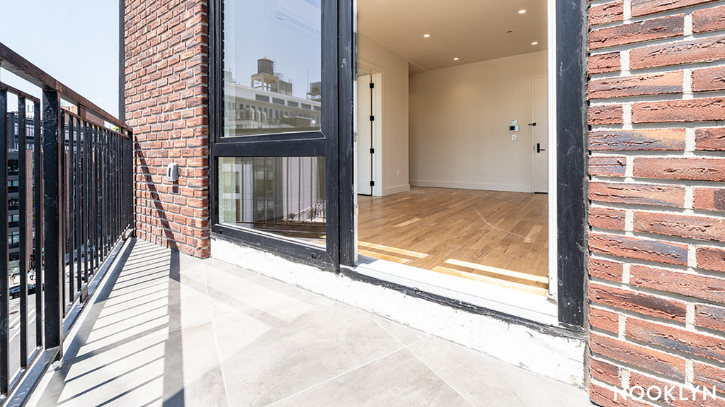 899 Fulton St - Photo 3