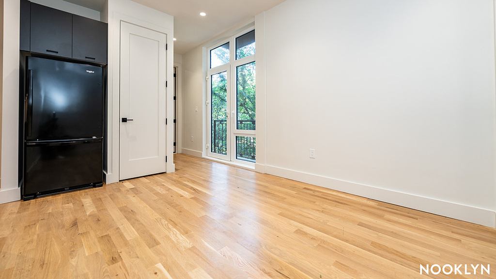 899 Fulton St - Photo 11