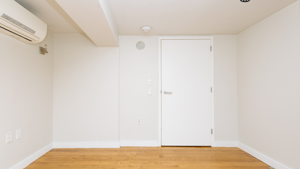 100 Dupont St - Photo 8